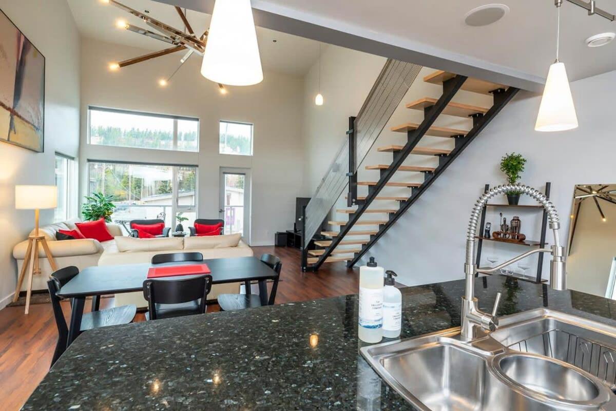 Villa Nn - The Flame - Downtown 1-Bed 2-Bath Whitehorse Exterior foto